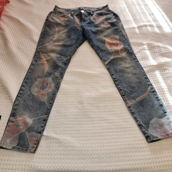 VENUS Denim - VENUS EUC WOMEN'S SIZE 12 BIRD FLORAL HIP JEANS